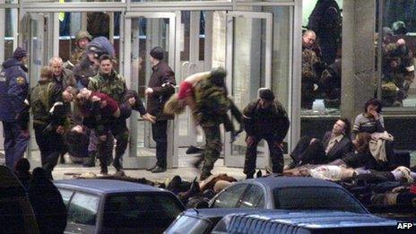 Special forces soldiers carry sleeping hostages from the Dubrovka theatre, October 2002