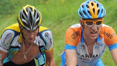 Bradley Wiggins (r) with Lance Armstrong