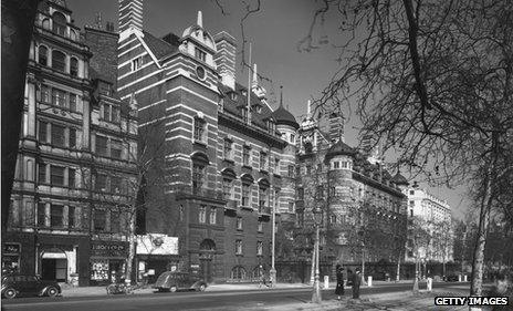 New Scotland Yard on Victoria Embankment, 1947