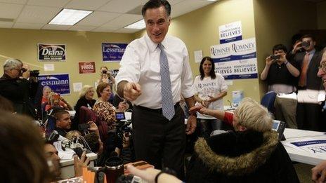 Republican presidential candidate Mitt Romney visits a campaign call centre in Green Tree, Philadelphia