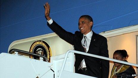 President Barack Obama waves as he exits Air Force One, 7 November 2012