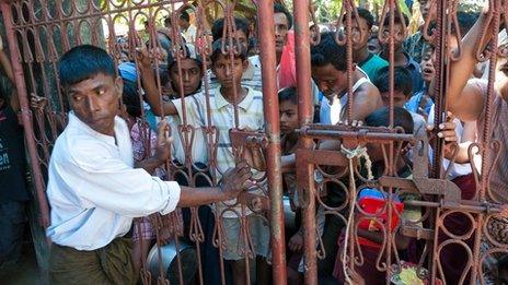 A food queue in Thechaung