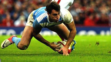 Juan Imhoff scores Argentina's opening try