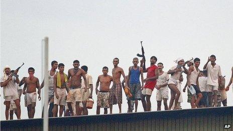 Prisoners on the roof of the Welikada prison