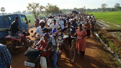 Displaced Sri Lankans in the Vanni area as a result of fighting between government forces and the LTTE