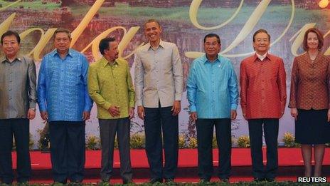 US President Barack Obama (C) smiles as he poses for a photo with (L-R) Japan's PM Yoshihiko Noda, Indonesia's President Susilo Bambang Yudhoyono, Brunei's Sultan Hassanal Bolkiah, Cambodia's PM Hun Sen, China's Premier Wen Jiabao and Australian PM Julia Gillard in Phnom Penh on Monday 19 November 2012