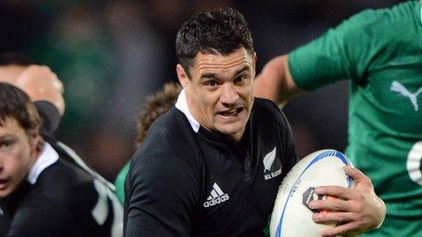 Dan Carter playing for New Zealand against Ireland