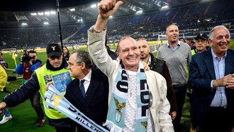 Paul Gascoigne salutes supporters in Rome