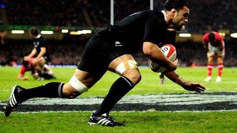 Liam Messam runs in New Zealand's first try