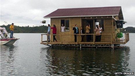 Floating house, Colombia