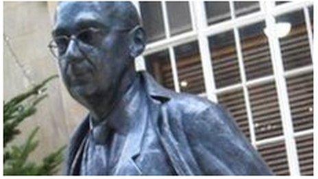 Phillip Larkin statue