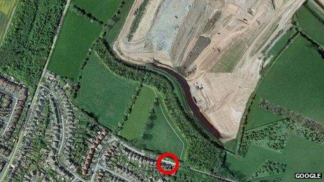 Dorket Head landfill site with resident David King's house circled in red