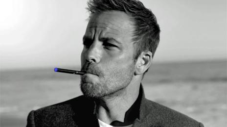 Stephen Dorff in an advert for blu eCigs