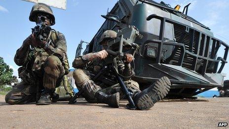French peacekeepers in a mock exercise in Abidjan, Ivory Coast (19 November 2012)