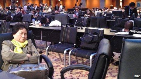 Delegates at the climate talks in Doha (8 Dec)