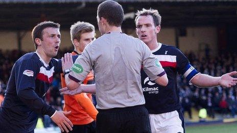 Dundee players surround Collum