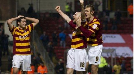 Bradford City's Garry Thompson (front) celebrates with his team-mate James Meredith