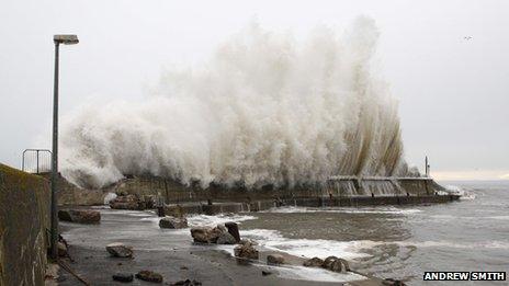 Waves at Balintore harbour