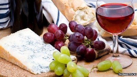 Stilton with grapes and wine