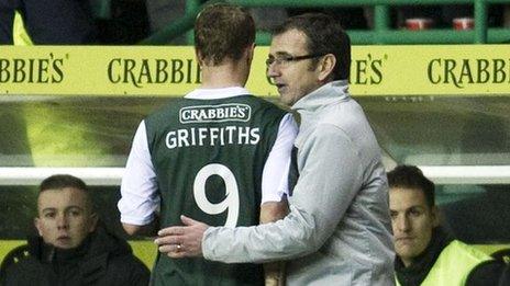 Leigh Griffiths is congratulated by Hibs manager Pat Fenlon