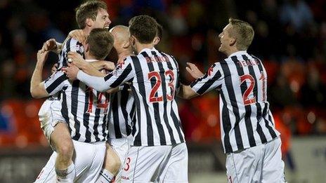 St Mirren players celebrating