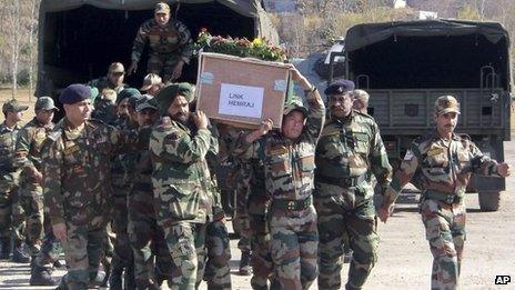 Indian soldiers carry coffin reported to contain body of colleague killed by Pakistani soldiers (9 January)