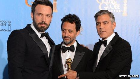 Argo director Ben Affleck (l) poses with producers Grant Heslov (c) and George Clooney