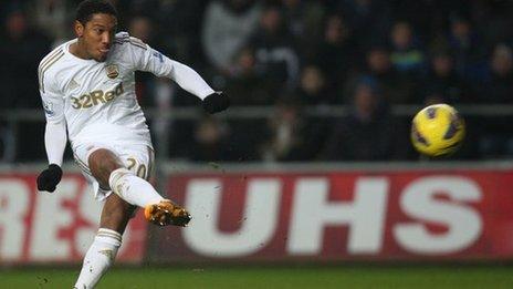 Jonathan de Guzman scores Swansea's second goal
