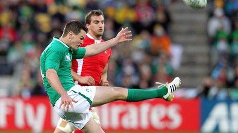 Ireland fly-half Jonathan Sexton kicks under pressure from Wales captain Sam Warburton