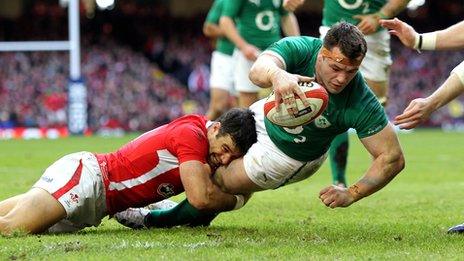 Prop Cian Healy scores for Ireland