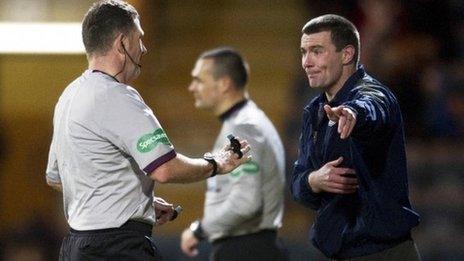 Dundee manager Barry Smith