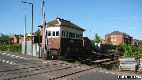 Henwick signal box by Philip Halling via Geograph