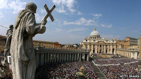Crowd in St Peter Square