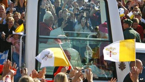 Pope Benedict in his pope mobile cheered by crowds in Bavaria, 12 September 2006