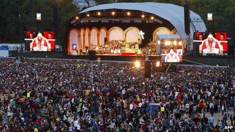 Pope Benedict on stage in front of a large crowd in Hyde Park in London, 11 September 2010