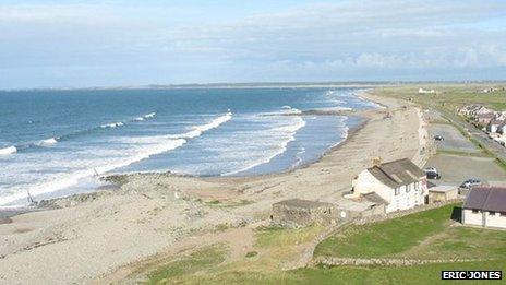 Dinas Dinlle (Pic: Eric Jones)