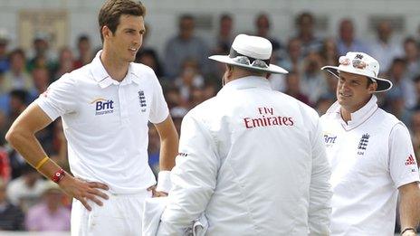 Umpire Steve Davis signals a dead ball after Steven Finn knocks over the stumps in his delivery stride