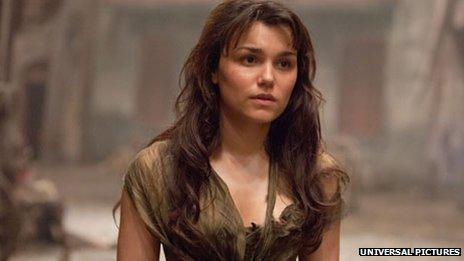 Samantha Barks plays Eponine