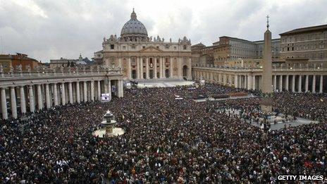 Crowds in St Peter's Square, Rome 2005