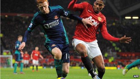 Manchester United's Ecuador midfielder Antonio Valencia (R) vies with Sunderland's English midfielder Jack Colback (L) during the English Premier League football match between Manchester United and Sunderland at Old Trafford in Manchester, England on 15 December 2012