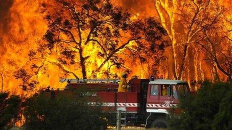 A fire engine moves away from a bushfire in the Bunyip Sate Forest near the township of Tonimbuk (7 February 2009)