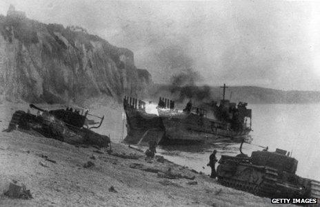 Tanks on the beach at Dieppe, 1942