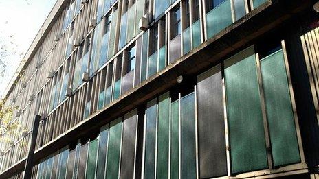 London-based artist Antoni Malinowski has enhanced the building’s concrete fins by using coloured panels.