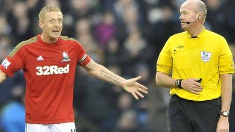 Swansea's Garry Monk argues with referee Lee Mason