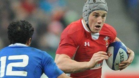 Jonathan Davies in action for Wales against FRance.