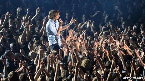 Thomas Mars in the middle of a French concert crowd