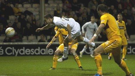 Tom Taiwo scores for Hibs