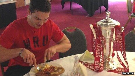 George North a thlws y Bencampwriaeth