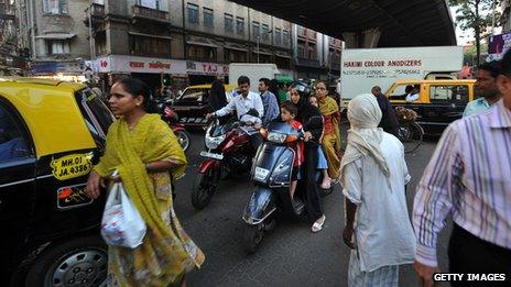 Cars and people stuck in a Mumbai traffic jam