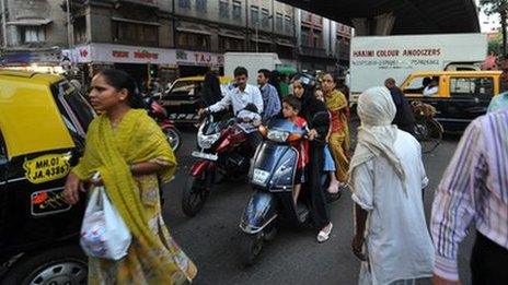 Cars and people stuck in a Mumbai traffic jam